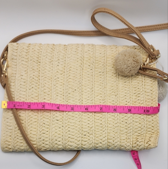 Elegant Cream Woven Crossbody Bag - Picture 5 of 6